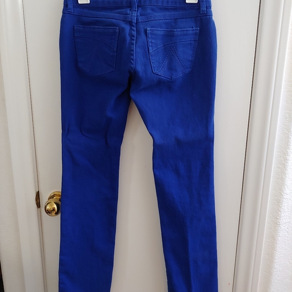 💥Flash Sale💥Blue Jeans - Picture 2 of 3